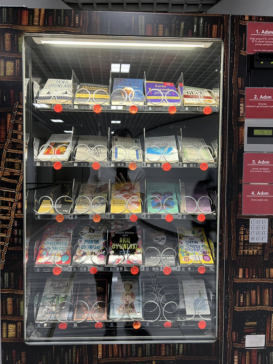 ertugrulm's tweet photo. Amerikan Hastanesi’nde kitap otomatı. Kitap önerisi için güzel kaynak 😀 https://t.co/FbmA7lIcQl