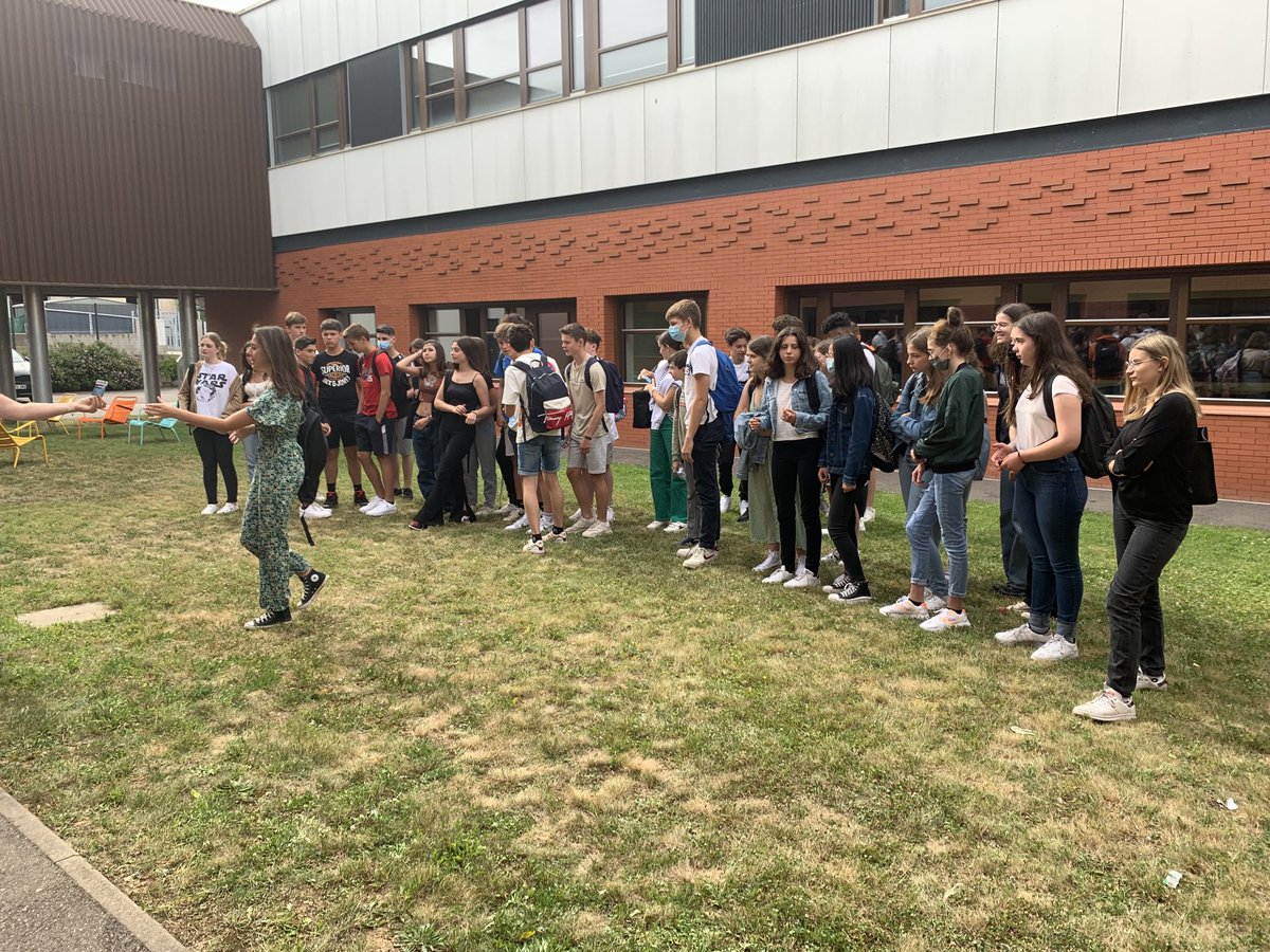College54's tweet photo. Remise des prix offerts par le FSE pour le Rallye organisé pour les élèves de 3ème:  découverte de la vieille ville et de l’environnement des lycées 👏👏👏 à tous! https://t.co/v0PWnYzhbM
