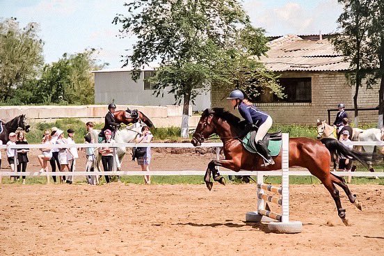 19 июня 2022 года в с. Воскресенка на базе   конно-спортивного клуба «Фаворит» прошли соревнования по конному спорту, посвящённые «Дню России» (конкур).  В соревнованиях приняли участие 60 спортивных пар🐎.