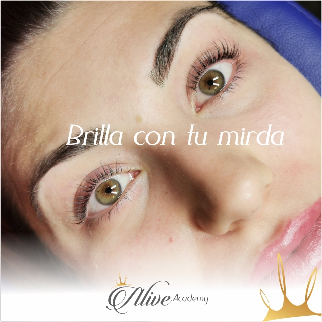 alivelashes's tweet photo. Tu mirada lo dice todo, apuesta  por unas pestañas mas largas, gruesas y con brillo sin necesidad de llevar extensiones de pestañas.
#lashlifting #lashlamination #lashesmajadahonda #tatianaalvarez https://t.co/ipIx7dtIG9