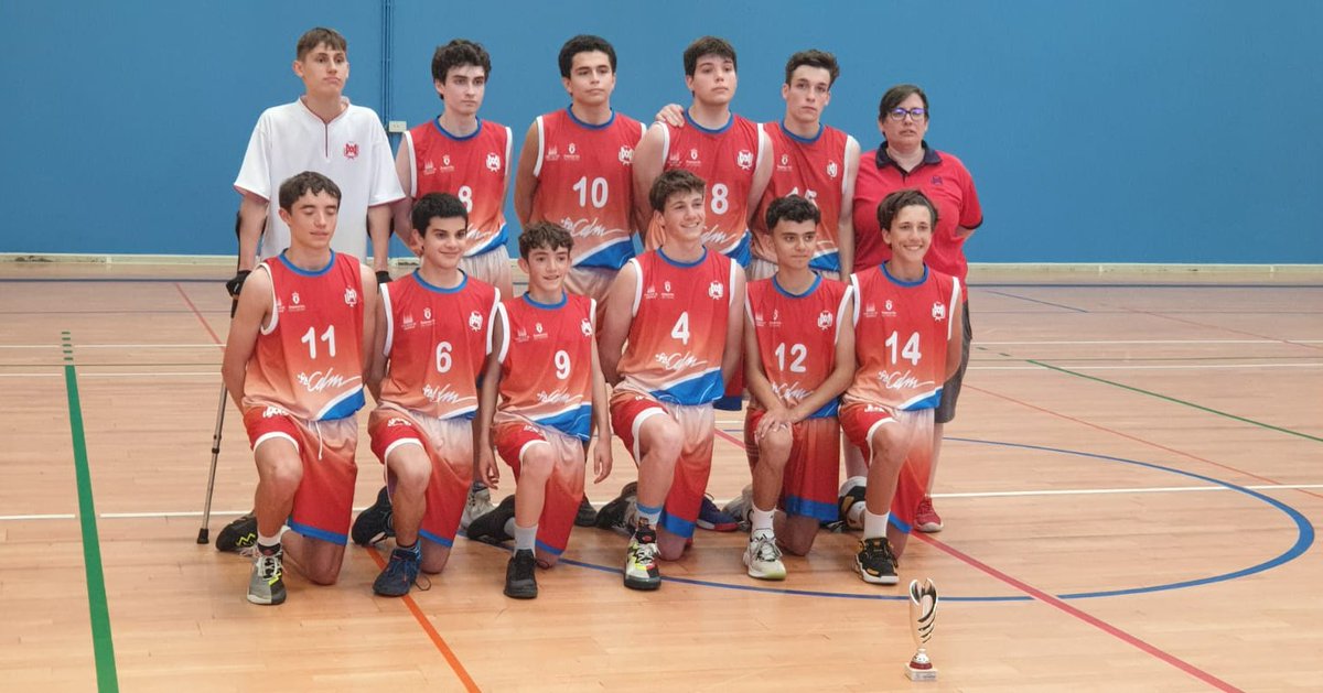 O noso equipo cadete masculino ven de proclamarse Campión de Copa este finde semana. Pechan así unha magnífica temporada como subcampeons da Liga de Santiago e Campións da Copa.
Noraboa, rapaces!! Bo traballo!!