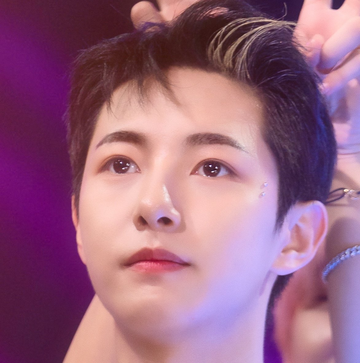 renjeonah's tweet photo. renjun's eyes hold the brightest stars 🥺 https://t.co/sn8PFccJRo