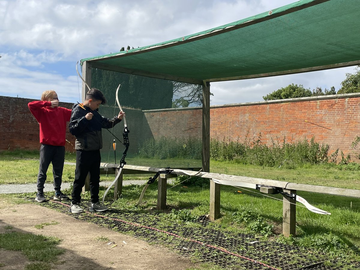 MissTLongshaw1's tweet photo. Shooting again this morning @LongshawAcademy https://t.co/n5ErFfa5lI
