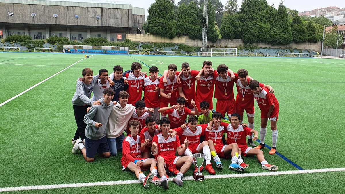 Remata a tempada coa boa nova do triunfo do noso equipo cadete na final da Copa de Santiago.
Nun encontro dominado de principio a fin, acadamos o título vencendo por un resultado de 5-0 ó CF Vista Alegre