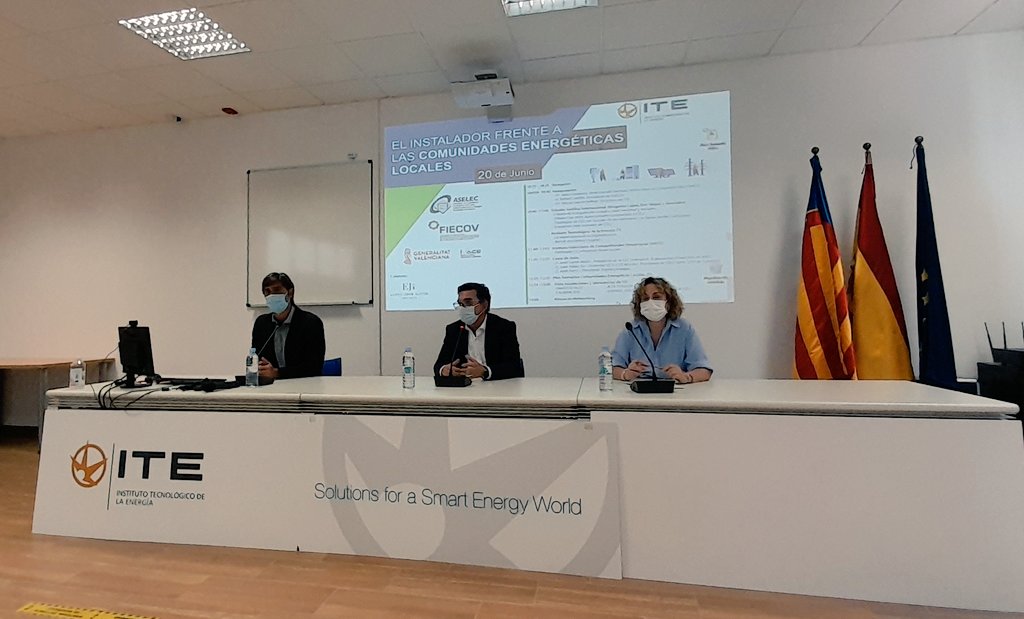 Nuestro Presidente Rafa Castillo junto con la Dra. del <a href="/GVAivace/">IVACE+i</a> Júlia Company inauguran la jornada sobre #Comunidadesesnergeticas que hemos organizado junto con <a href="/itenergia/">ITE</a> <a href="/FIECOV_/">FIECOV Federación</a>