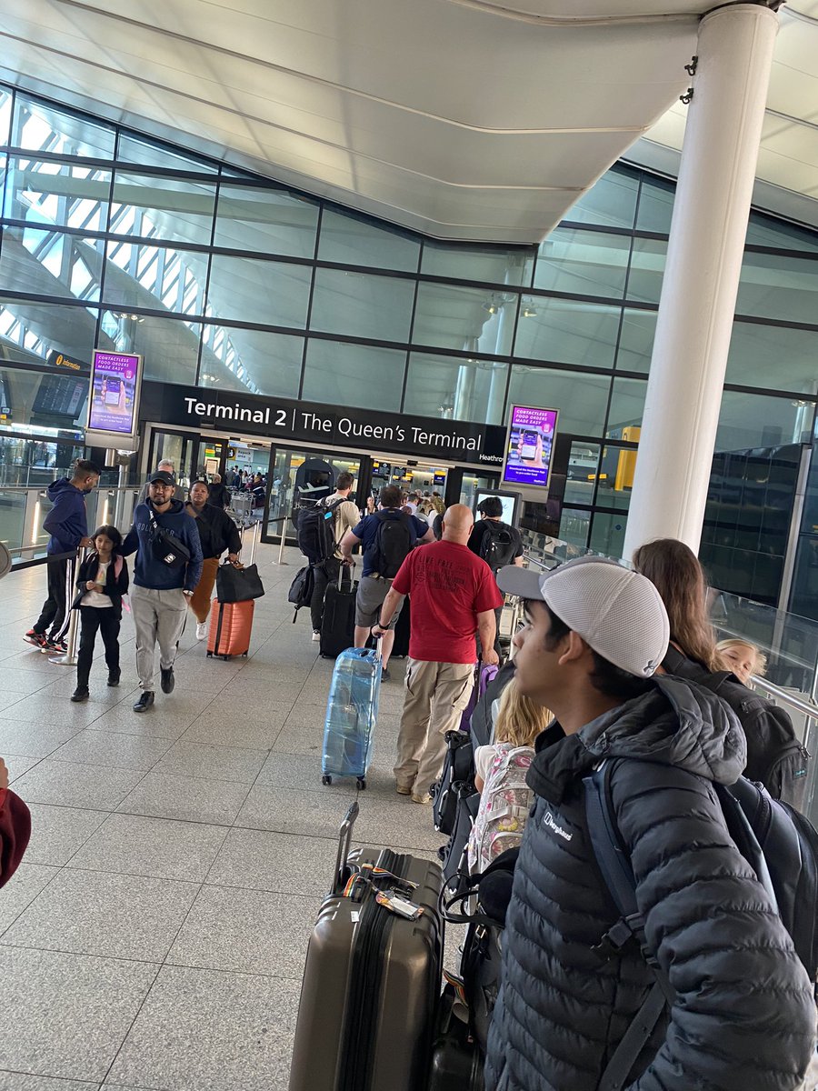 GlobalRoamin's tweet photo. OMG 😱 #unitedairlines @HeathrowAirport not sure I’ll make UA26 to DEN at this rate https://t.co/2qyxFtqOfL