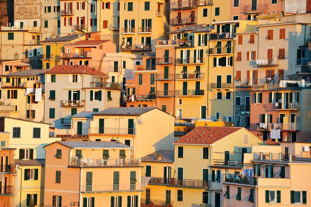 viajepatrimonio's tweet photo. Uno de los pueblos más pequeños de las Cinque Terre italianas es también de los más famosos: Manarola. 

Fundado en la Edad Media, sus habitantes ocupan un reducido espacio entre el mar y unas montañas que han terraceado intensamente para poder practicar la agricultura https://t.co/VRg74P9MHs