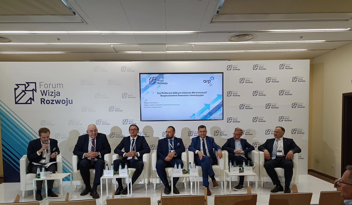 PAIH_pl's tweet photo. Wiele firm decyduje o relokacji do Polski jako bezpiecznego kraju. Nasz program #PolandBusinessHarbour cieszy się ogromnym zainteresowaniem branży #ICT z Białorusi, Rosji, Ukrainy i pozostałych objętych nim krajów - #GrzegorzSłomkowski #PAIH podczas Forum @WizjaRozwoju 2022 https://t.co/DubeMhjUQt