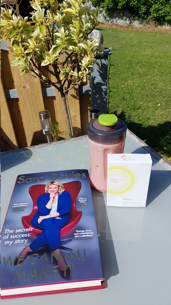 jh_calmtouch's tweet photo. Monday morning at its best 👌 
The sun is shining, I am smiling 😃 
Got my @hello_day_live Sun prime vegan supplement and my spf50 ++ on 👍
Ready to take on the day - relaxing 
A brilliant book by @saradaviescc
Must read very inspirational 🤩

Have a great Monday everyone xx https://t.co/Du1R1SomDf
