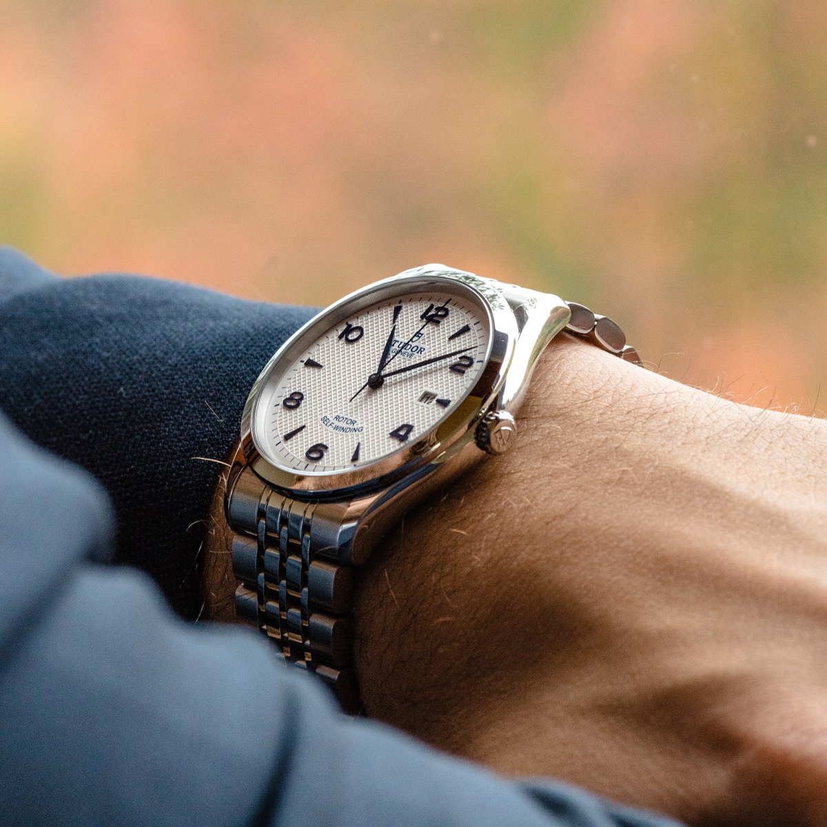 BBDiamonds's tweet photo. In-stock today whilst stock lasts!

A tribute to TUDOR’s early history and fine watchmaking.

The TUDOR 1926 in 39 mm steel case, silver embossed dial, steel bracelet.

Available online with 0% interest free finance at https://t.co/jLX5KvIXpS.

#TudorWatch #BornToDare #1926 https://t.co/kHxZSbkPa9