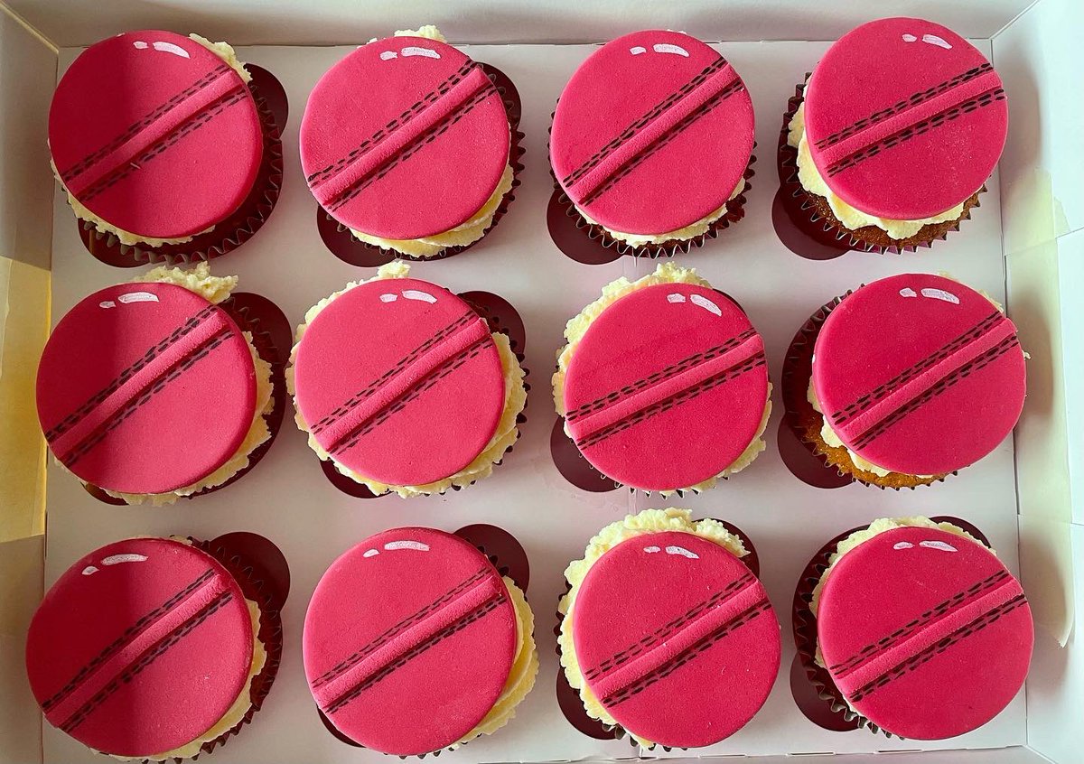 Is there a better way to celebrate @EmmaWil59414547 Birthday and a @LlandeiloRKites win in the @SWCA_Official Womens pairs 100’s cup than with pink softball cupcakes! #womenscricket #softballcricket