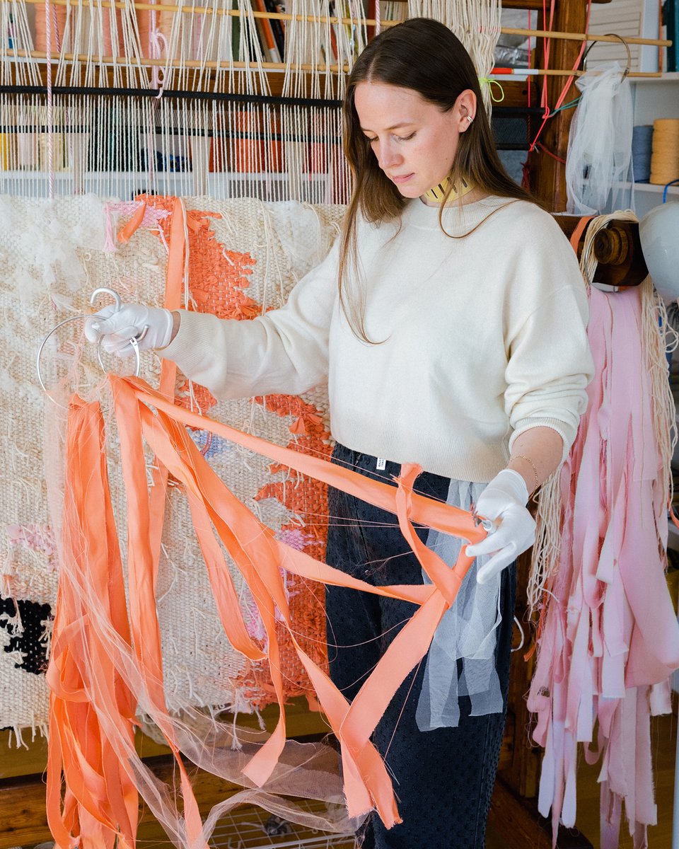 McQueen's tweet photo. Ann responded to a #McQueenPreAW22 look through her preferred medium.
“I never make any sketches for my tapestries. They are based more on my shifting moods and drifting thoughts, from day to day.”
Discover Ann’s #McQueenPROCESS: https://t.co/nTWRWZRdPY https://t.co/8wCniyglbu