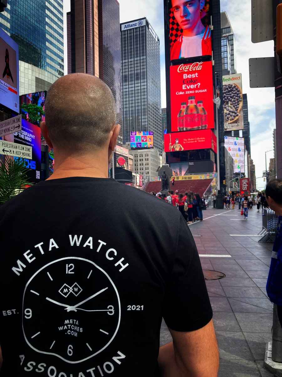 metawatches's tweet photo. Checking out #themedicicollection at #TimesSquare 

Looking good @CozomoMedici 👌🏼🍷

@NFT_NYC #nftnyc #nft #metawatches https://t.co/XNpeVnFyu0