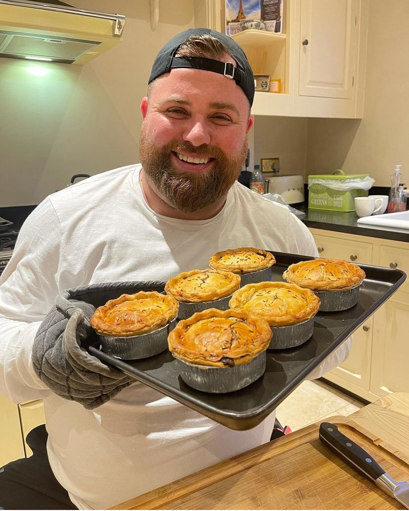 YorkshireHMPies's tweet photo. Did you catch @foodreviewclub 's video about our pies earlier this year?
If not, go and check out his YouTube channel for reviews on plenty of delicious looking food (including two videos on our pies!) π
#YorkshireHandmadePies #FoodReviewClub https://t.co/oD7q7Jrndw