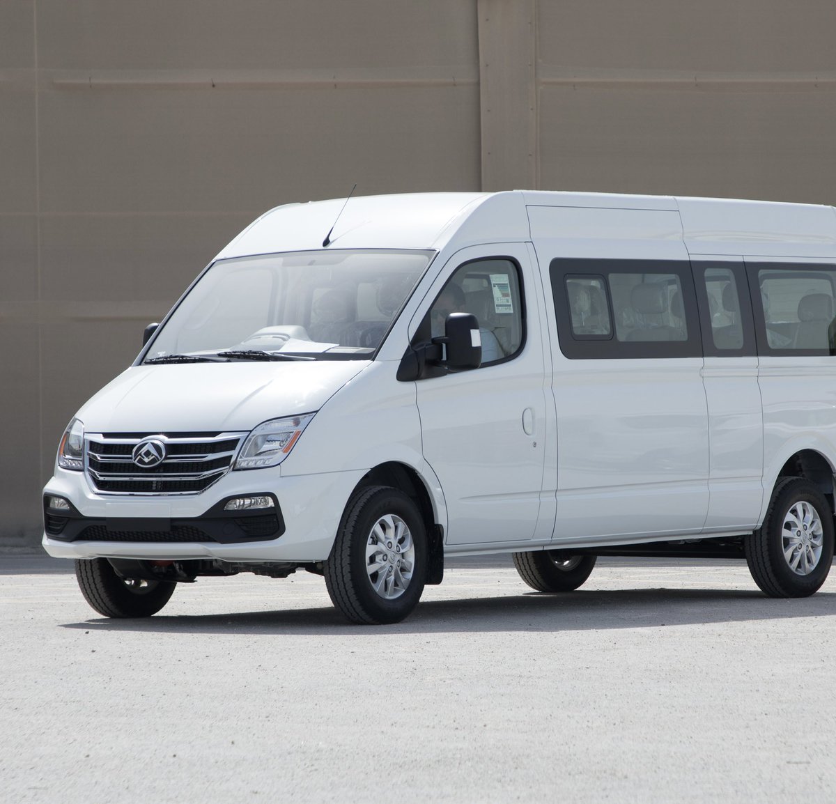 Maxusqatar's tweet photo. Smart, Tough and Spacious. Maxus V80 is designed for your business needs.

قوية، متطورة ورحبة! ماكسس V80 مصمّمة لتوفر الأفضل لأعمالك

#Maxus #MaxusQatar  #Maxuscars #v80 #Doha #Qatar #ماكسس #سيارات_ماكسس #الدوحة #قطر https://t.co/5WzSQdbRGn