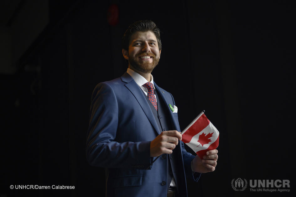 TareqHadhad's tweet photo. Anyone may become a refugee today.

The guy you see here was once a refugee, and now proudly belong in 🇨🇦.
 
I didn't want to become a refugee.
No one in my family wanted to suffer for years.

We have the power to change refugees' lives like Canada changed ours.
#WorldRefugeeDay https://t.co/DdIU17o5WV