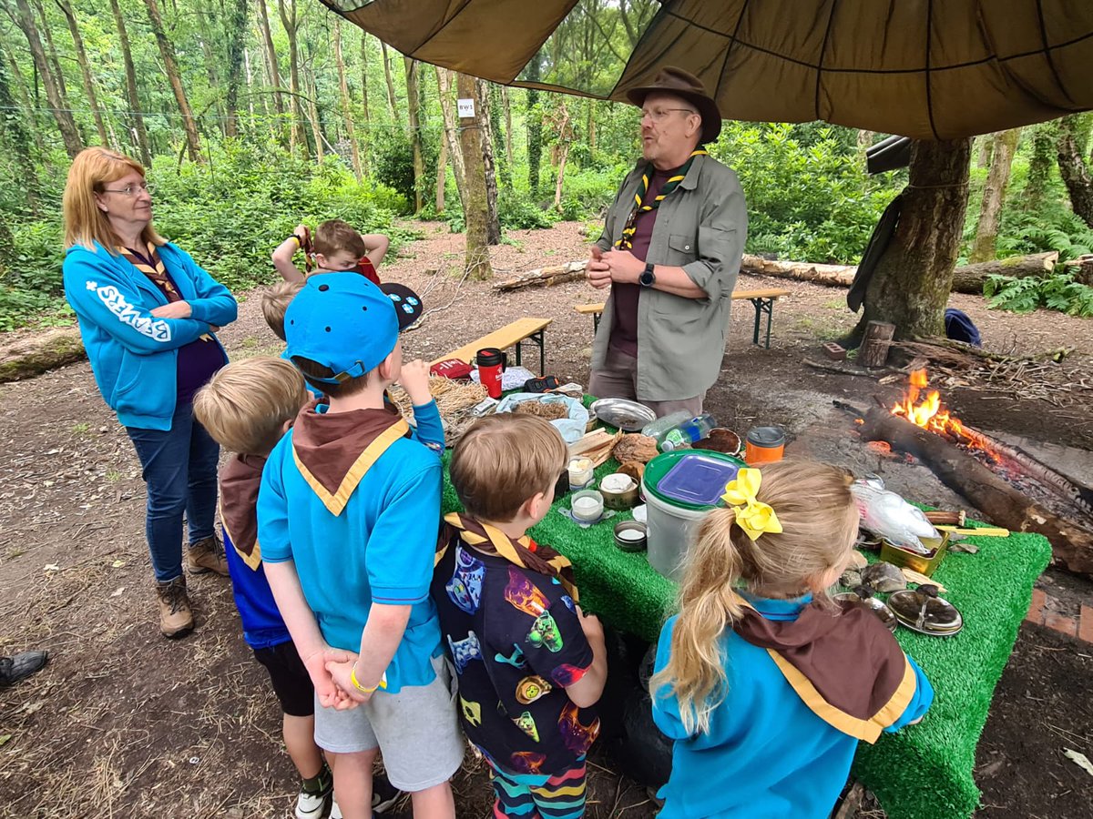 AhmeekJane's tweet photo. Applauding the Bushcraft Zone at #wingding22 excited Beavers #pancakes #hammock #firelighting #Skillsforlife @25thAllerton @MerseysideScout #badgework https://t.co/CzlK2YvGz5