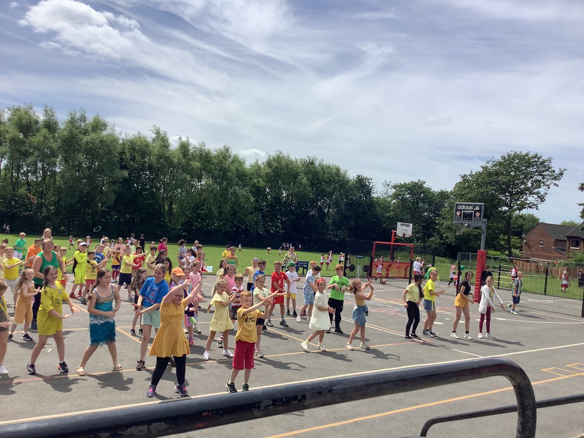 class3Aspull's tweet photo. A wonderful day finished off with a KS2 Brazilian festival! #acpssparts #acpsjointcurriculumday @MrsTeahan https://t.co/ac9zkJO4u1