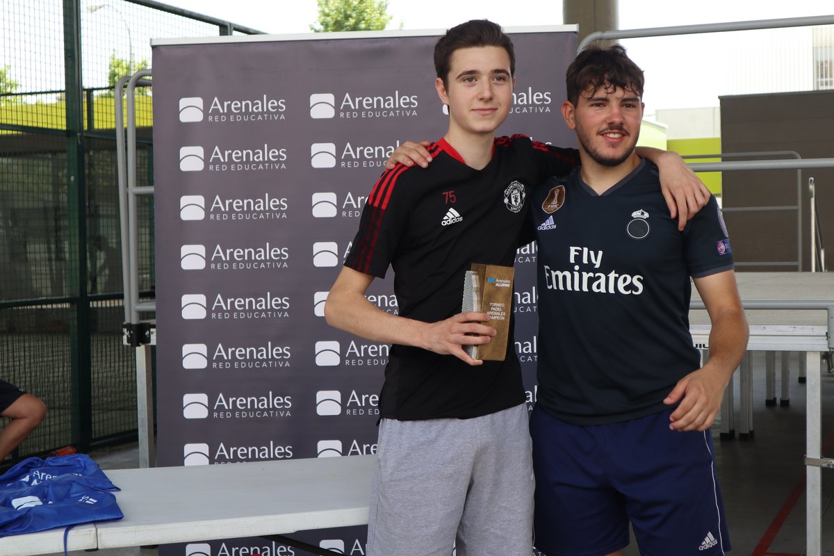 RedArenales's tweet photo. Una jornada donde triunfo la deportividad y el buen juego. Agradecemos la colaboración de @Kaixer_es, #UmasSeguros y @gruporandori por hacer posible este encuentro #ArenalesAlumni. 

#IAMArenales https://t.co/dLeXdym6Bf