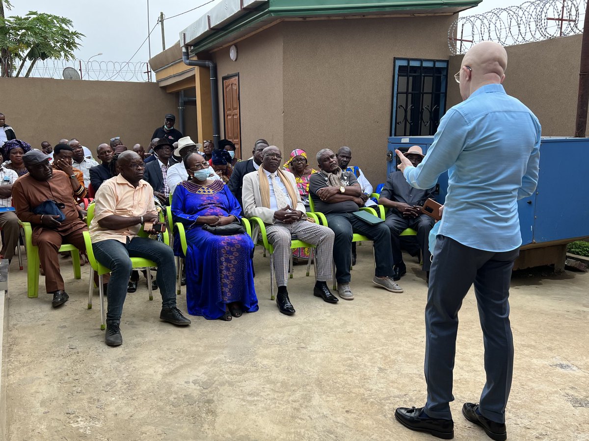 ThMoungalla's tweet photo. J’ai reçu hier soir à mon domicile une trentaine de conseillers départementaux de la #Lékoumou, de tous bords politique. Ils étaient conduits par leur présidente, Mme Sylvie #KAKY. Échanges sur les conditions d’exercice de leur mandat à qlq jours de la campagne des locales. https://t.co/CFziHCFR3d
