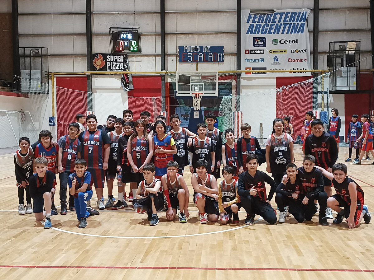 DarioCarosso's tweet photo. @CarossiBasquet jugo este fin de semana en el Pioneros del 30. Casa del Albi con Independiente de Trelew e @IndepDepEsquel 
Carossi clasificó a instancia zonal en los EVITA. @MJCsso @CarossoRodolfo @GermanTw15 https://t.co/XaPu2Z4U4t