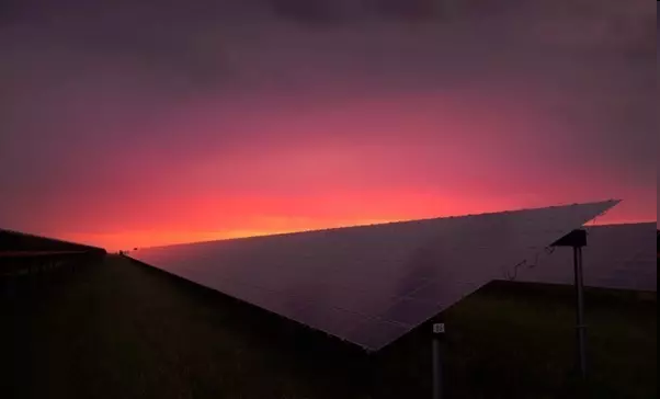 Certifi_Schemes's tweet photo. In a #breakthrough that promises reliable #renewableenergy 24 hours a day, researchers and scientists have discovered a way to generate #electricity in the dark as the #solarpanels cool during the night! 😲👍  #solarpv #greenfuture #solarenergy #solarpower https://t.co/gjFEggUJKr https://t.co/HypXJGTK5t