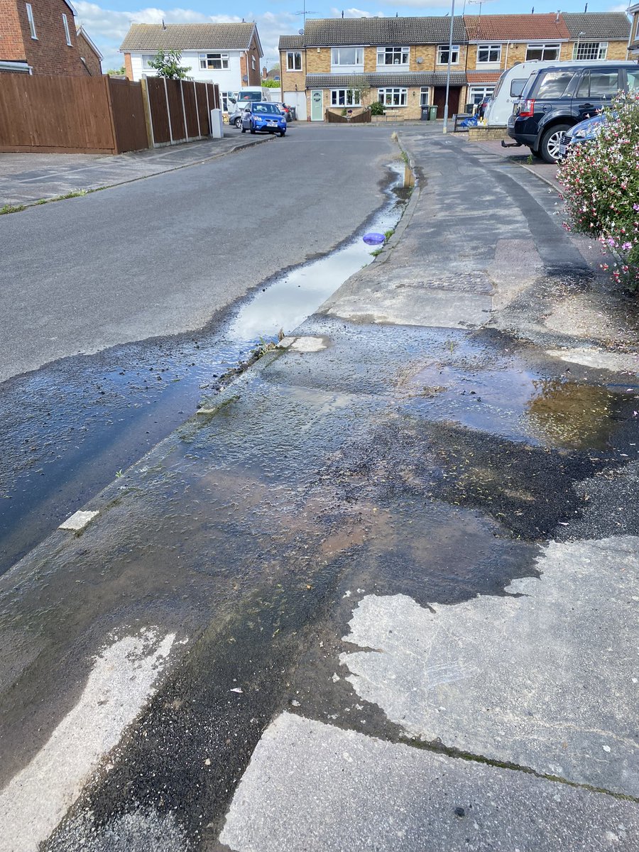 karenmicklock's tweet photo. Come on @stwater !  This has been leaking now for more than three months. Had at least 3 visits;  one man at midnight; 2 vans and a digger who sat and looked at it,then left; someone last week who said he’d be back to fix it tomorrow ….. but wasn’t! https://t.co/mITRJdikEB