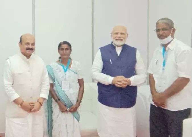 Dave_Sanatani's tweet photo. @narendramodi ji Thank You 4 Kindly Meeting With Naveen's Father. V R Extremely Grateful N Feel Proud Like Pradhan Mantri Like U 🙏@PMOIndia Plz Modi ji Hear Voice Of 15000 Students N Give Them #AdmissionInIndiaOnly All Ukraine Students Will Never Forget UR This Kindly Decision https://t.co/cLKxOZECfZ