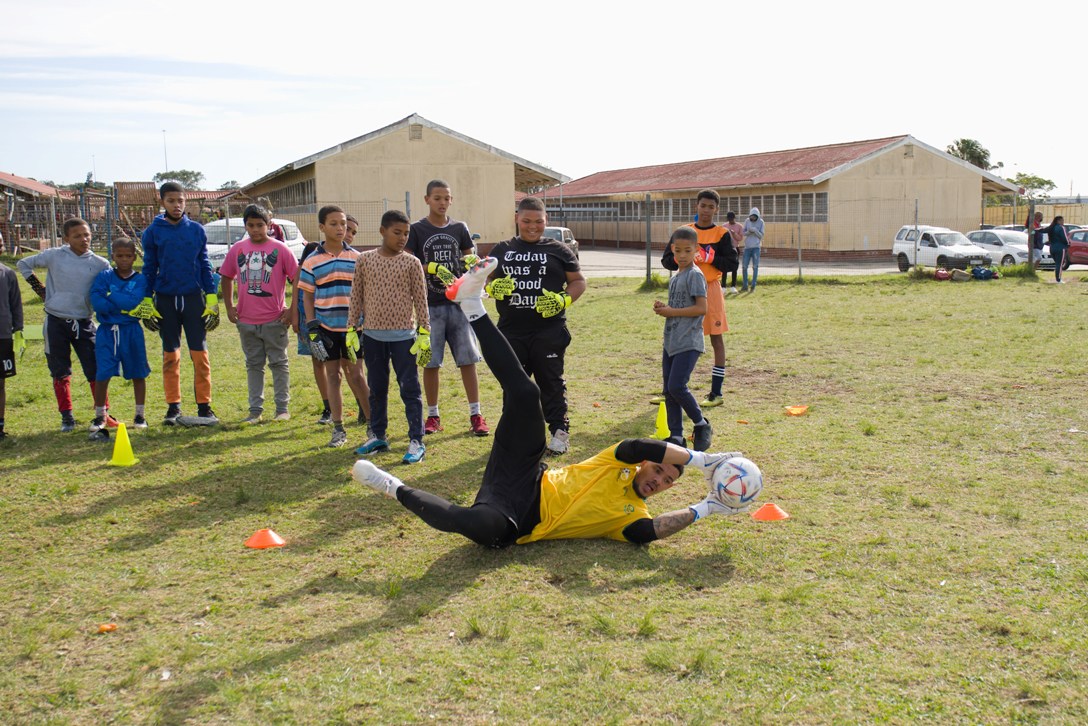 ElProfesori_'s tweet photo. In celebration of Youth Day, Bafana Bafana captain Ronwen Williams partnered with sportwear brand @adidasZA to create a meaningful impact in his hometown of Gqebhera, Eastern Cape. https://t.co/6mcZZM3N6v #DiskiFans https://t.co/sEJOhUfC6w