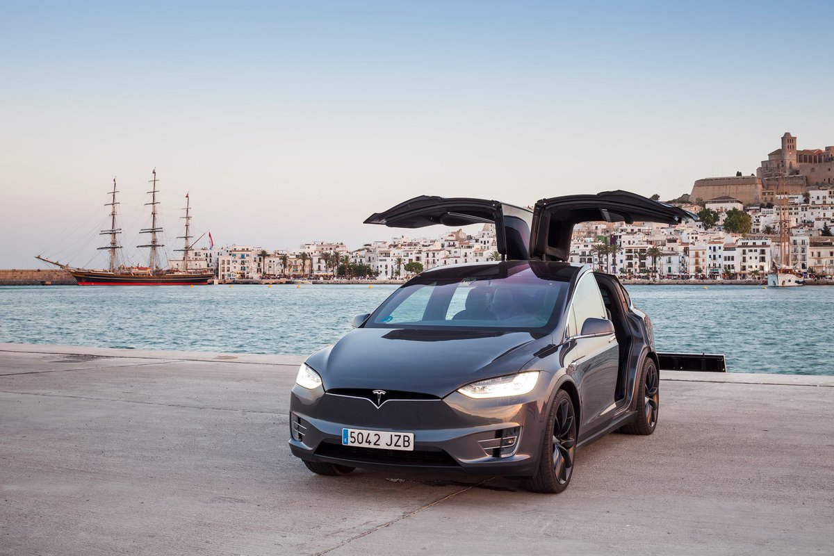 ¿Cuál es el coche de tus sueños para moverte por #Ibiza en tus vacaciones o viaje de negocios? #Luxive, de #DipesaGroup, lo hace posible ➡ ow.ly/qPTc50G2WVU #Eivissa