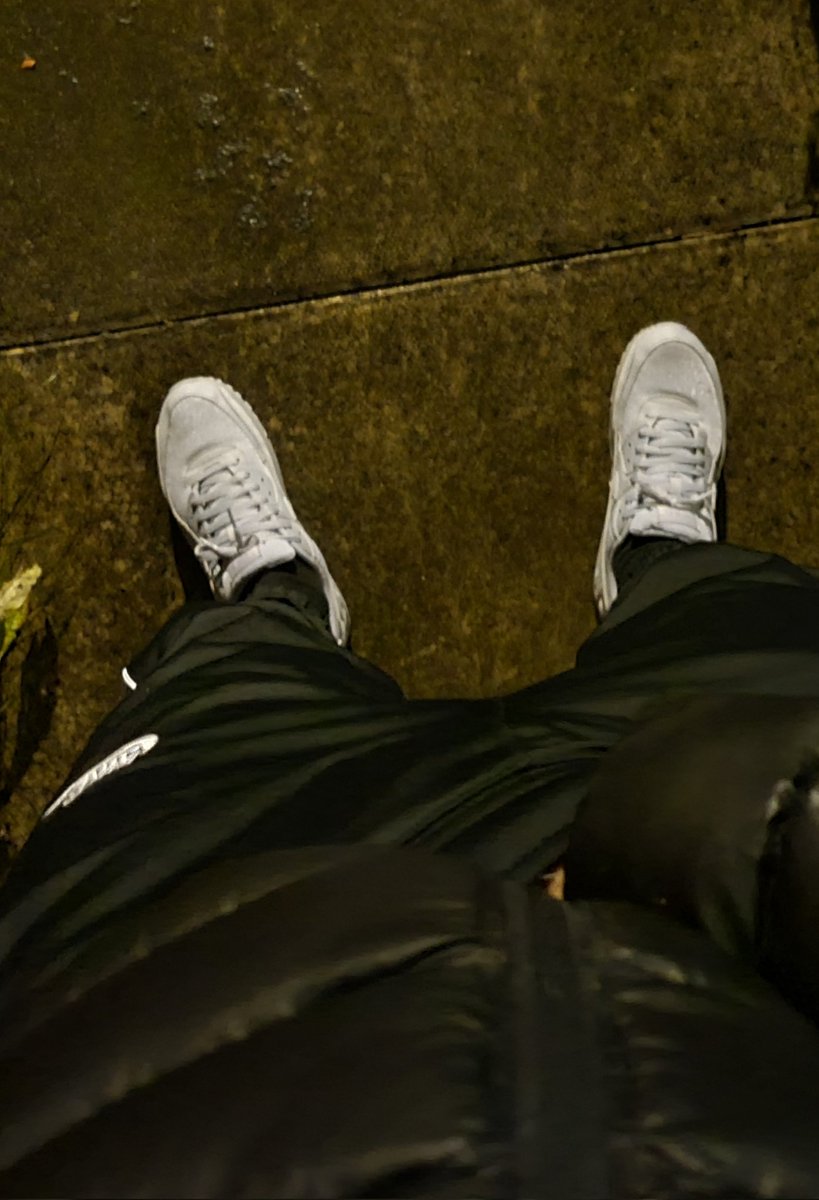 MasterT_door's tweet photo. I will fuck you up

#findom #cashmaster #cashpig #nikeair https://t.co/TMYnmimYXC