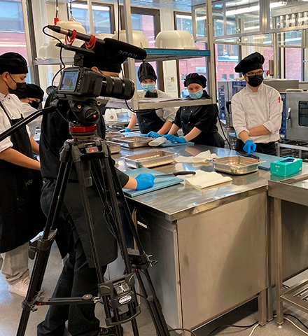 Sedu_fi's tweet image. Online-opetusta ravintola- ja cateringalalla eri maiden välillä buff.ly/3bdYTuZ Sedu laatii kerätyn kokemuksen pohjalta oppaan online-opetuksen toteuttamiseen. #moduleit #raca #onlineopetus #digitallearning #learningmethods #ErasmusPlus @Apro_Formazione