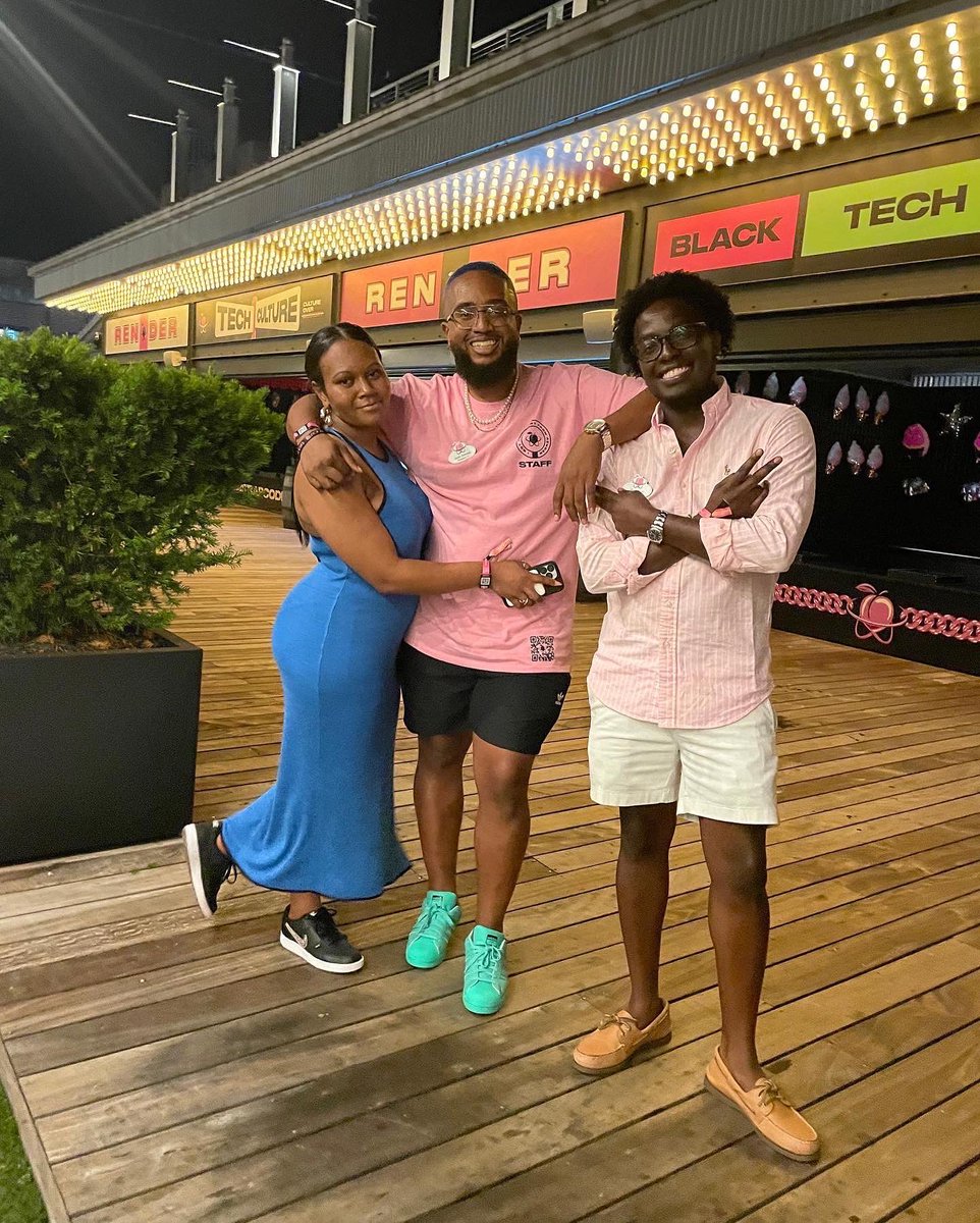 ThugDebugger's tweet photo. Dream Big. 2021 v 2022. I told my team in 2021 that weβre going to need the whole rooftop at @PonceCityMarket, and here we are after just having one of their biggest events EVER
The only thing scarier than chasing your dreams, is to not of tried at all. #render2022 #renderatl https://t.co/aD6ASRqK5q
