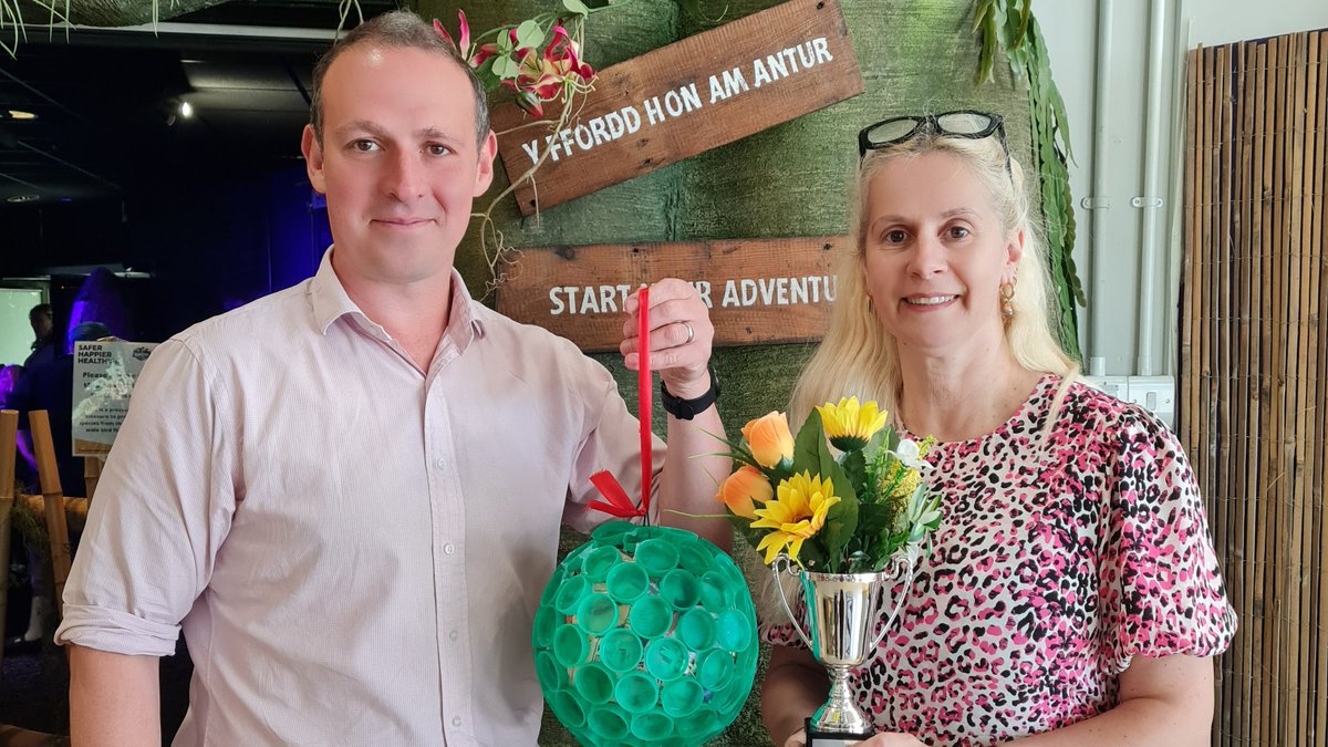 Plantasia6's tweet photo. It was a pleasure to welcome our #BestinBloom 2022 individual #winner and representative from her school (pictured) @pontcompschool S.T.F to Plantasia Tropical Zoo today to receive their framed certificate and trophy from our General Manager Anthony Williams π
#PlantasiaInBloom https://t.co/ofQnbd2HeV