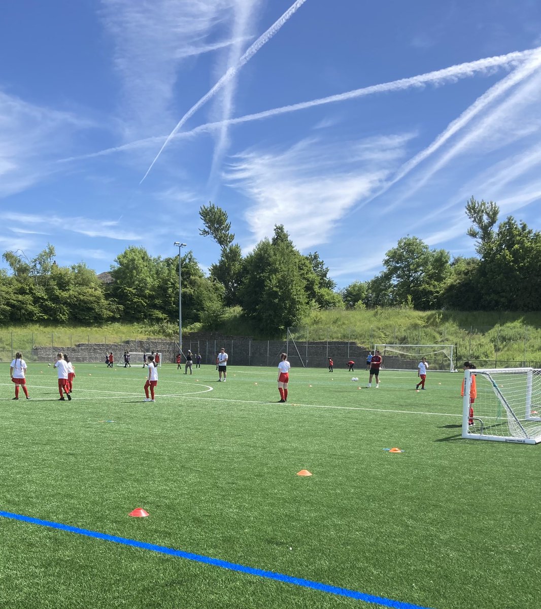 It’s certainly hotting up here <a href="/Tong_School/">Tong Leadership Academy</a> at our U11 Girls summer of football tournament <a href="/birkenshawps/">birkenshaw</a> <a href="/DeltaLFPA/">Lower Fields Primary Academy</a> <a href="/NewbyPrimary/">Newby Primary School</a> @FearnvilleP <a href="/BowlingParkPS/">Bowling Park Primary</a> <a href="/YourSchoolGames/">School Games</a> <a href="/englandlioness/">England</a>