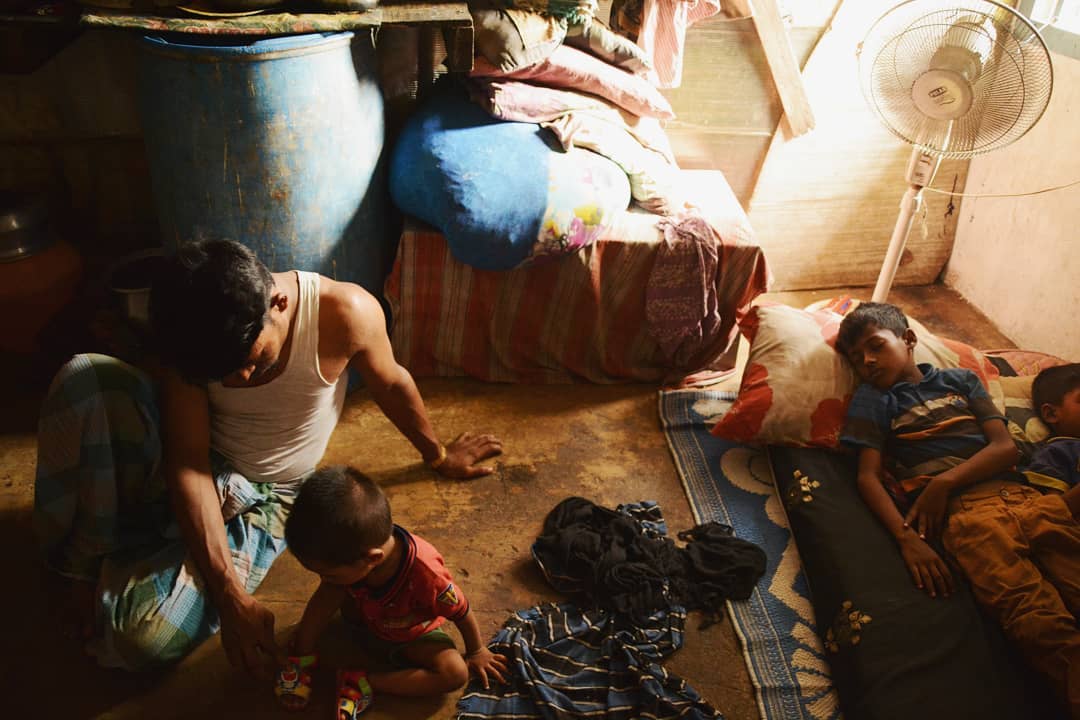 कोई भी 
कहीं भी
कभी भी 

सुरक्षा पाना सबका अधिकार है!

#WorldRefugeeDay
Rohingya Family in Kelambakkam Refugee camp, Chennai 
2017, #place_displaced