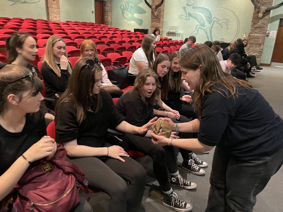 MissCoats_ML's tweet photo. S5 had a fantastic day at Edinburgh Zoo today. It was great to see some of the animals they have been talking about in Spanish… and meet some of them up close too! Thank you for organising such a great experience for us as part of the Beyond the Panda project 🇪🇸 @Sandie_Robb https://t.co/6wztMHmd9Y