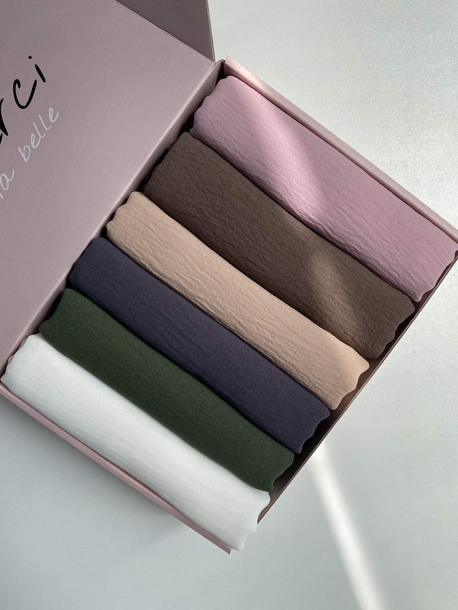 bantikhijab's tweet photo. "JAZZ" c'est un terme pour désigner ce tissu de hijabs avec un effet froissé, le toucher se rapproche de la Mousseline.

https://t.co/pZxeqopVKd https://t.co/4xAag1fRFZ