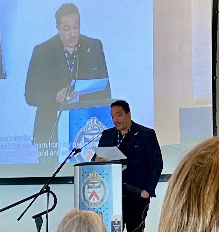 OfficerCarter8's tweet photo. Thank you @StuMunrue @HockeyEquality for being the Key Note Speaker at the Chiefs Hate Crime Symposium today. #combatinghate @TPS_CPEU @TPSUrkosky @TPSPapizewski @TPS_RMCarter https://t.co/NrvgjIF66L