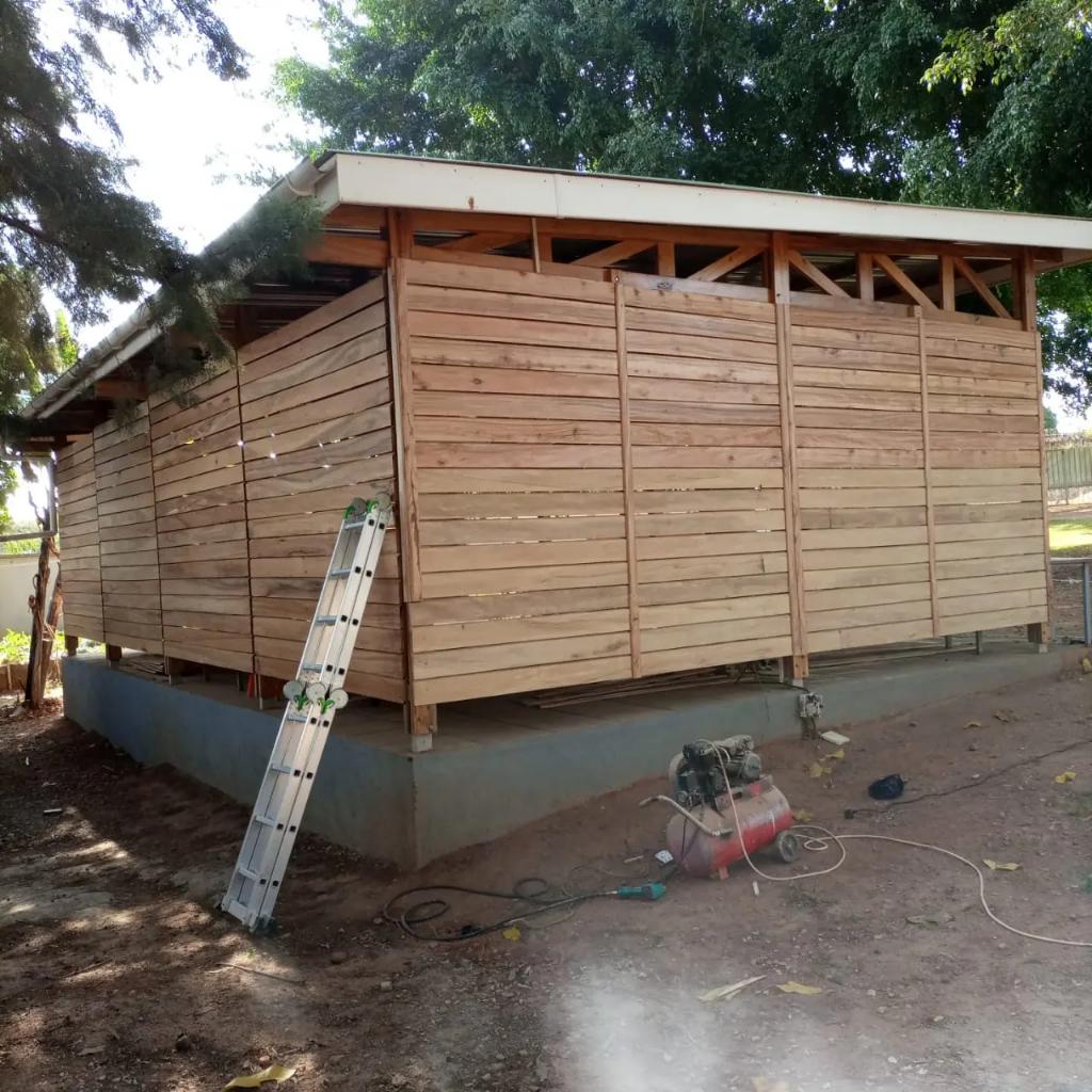 Zafranci1's tweet photo. For free to visit our site at Kitintale Church Road contact us on 0779291674(WhatsApp Active) or 0704364997for assessments and quotations.
#PureMahoganyKitchenCabinets 
#FurnitureUganda
#NaturalMahogany
#Wood https://t.co/wm60qr8Yw4 https://t.co/zmQAhO0AYW