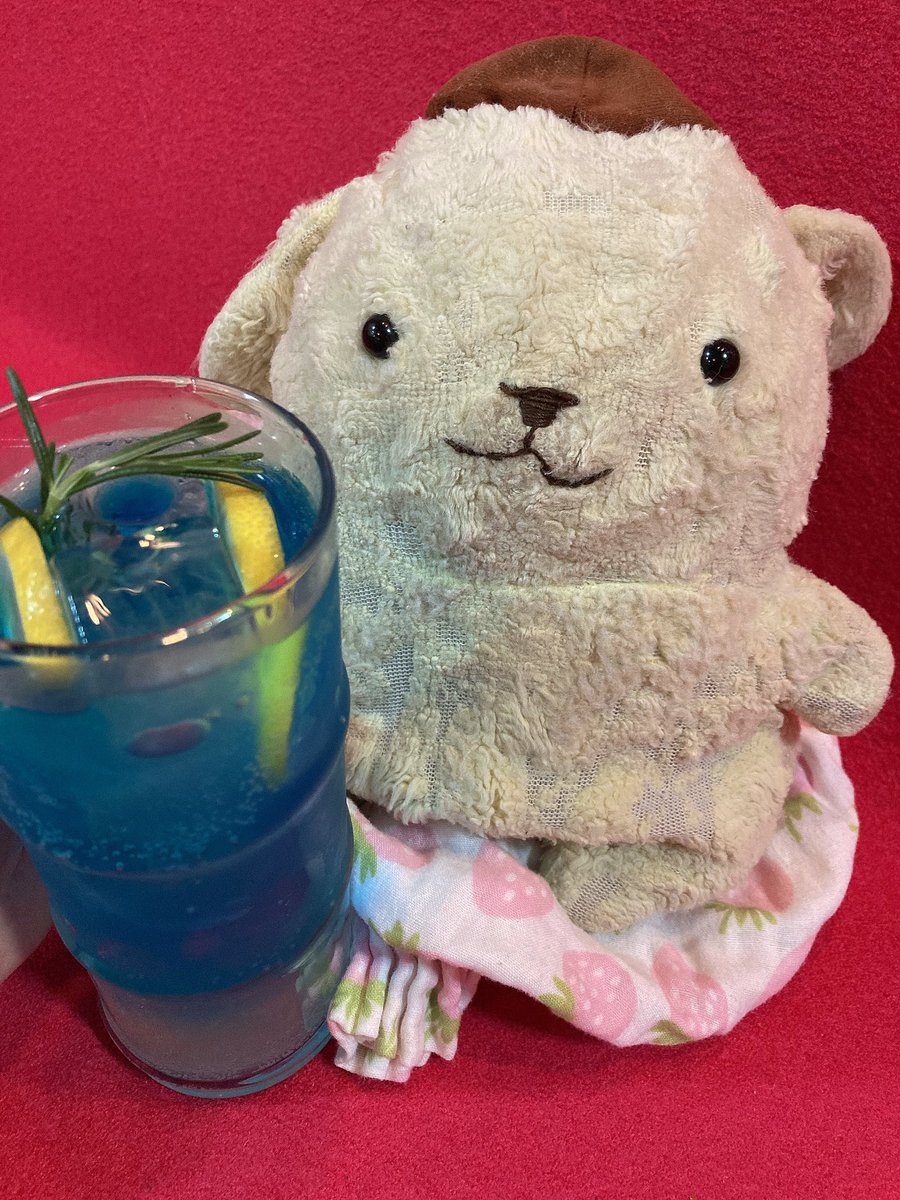 pakupurinn's tweet photo. U・ω・U『ピンクのかわいいソファに、ブルーのドリンクにしたプリっ💕💗🛋🍹🧊🍋
かわいいくみあわせプリっ😆🍹🧊🍋』
#渋谷
#MIDfuture
#近未来スイーツハンバーガーMIDfuture https://t.co/KN6HOftXjD