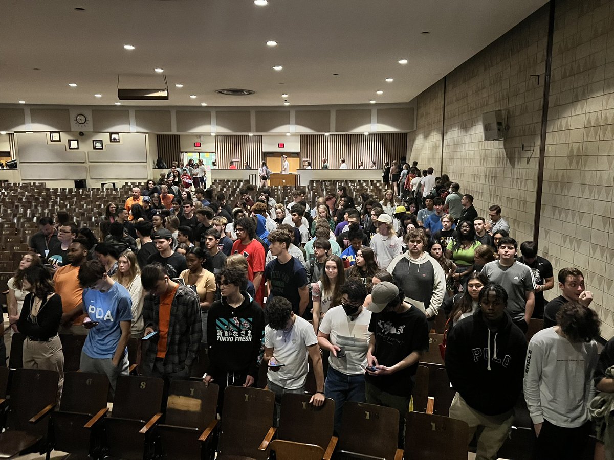 Our Class of 2022 just finished graduation rehearsal! They can’t wait to receive their diplomas tonight at CURE Arena! 💚🎓🤍 @WeAreHTSD @VPBRAZILSHS