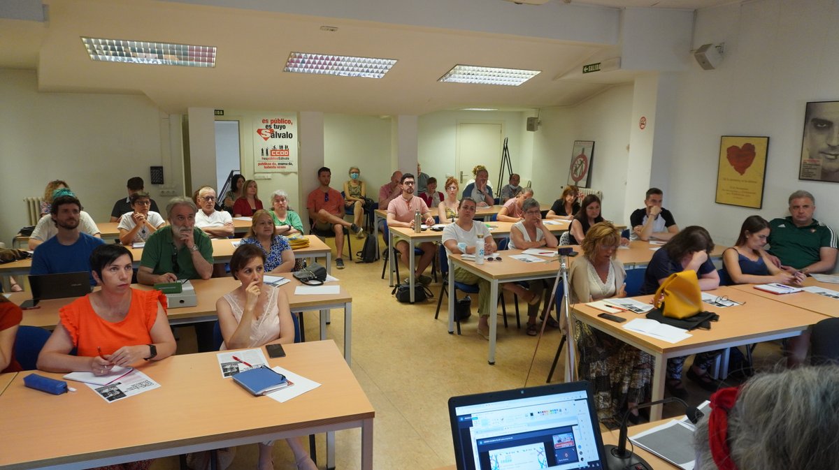🟣Gran acogida de la jornada sobre Planes de igualdad y valoración de puestos de trabajo hoy en Pamplona-Iruña.

✊ En la primera imagen, Begoña Marugan , Eva Mier y Manuela Rodríguez.