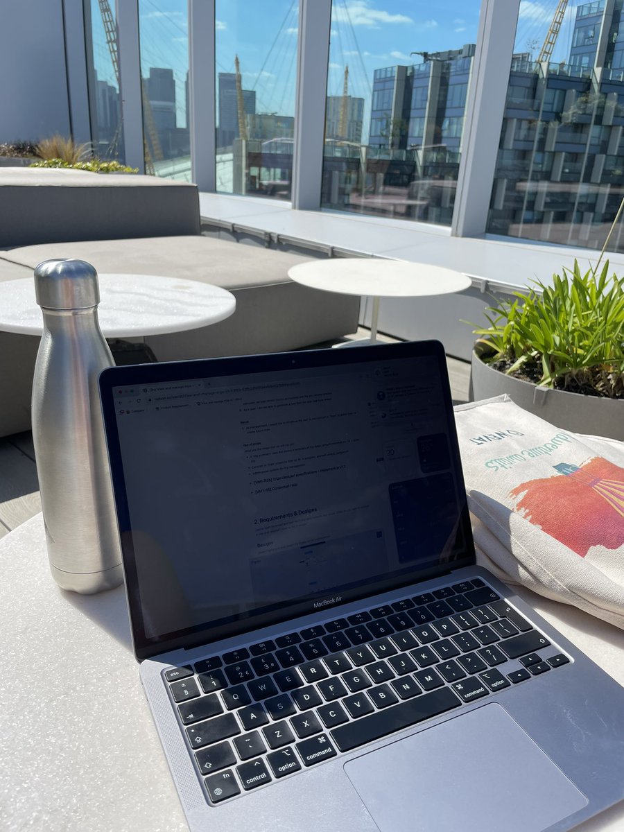 RaphaelChow_'s tweet photo. Rooftop working at its finest #remotework #rooftopworking #heatwave https://t.co/7Y3RQyfTG0