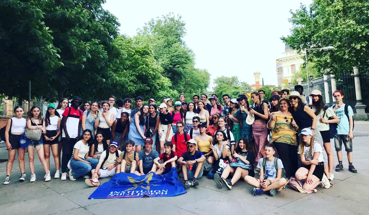 salesianosatoch's tweet photo. Los alumnos de francés de 3 ESO la semana pasada pudieron conocer y compartir momentos con alumnos franceses del colegio Saint Joseph de Caen. #Secundaria #ApasionadosXLaVida https://t.co/qylkWr5340