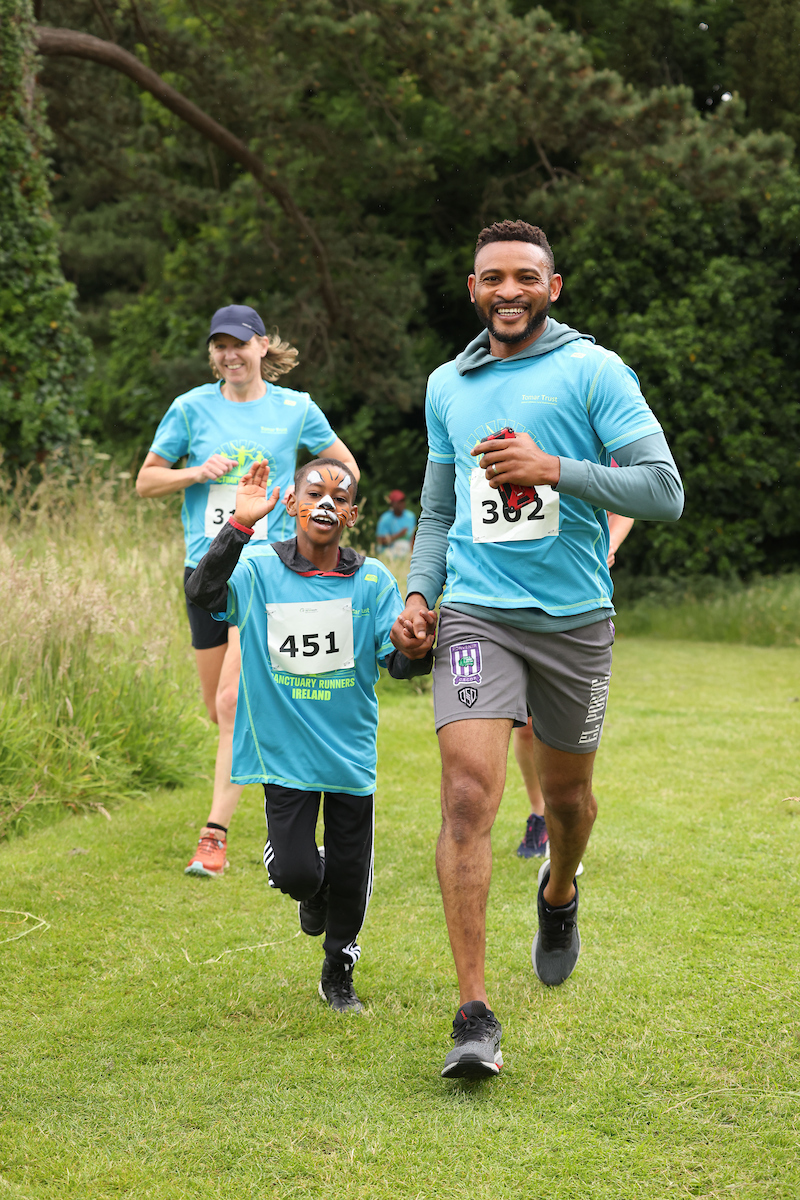 SanctuaryRunner's tweet photo. We 💙this picture so much - Just beautiful 

#SanctuaryRun2022 @irishathletics 

#Solidarity #Friendship #Respect https://t.co/7Se3PeGsbc
