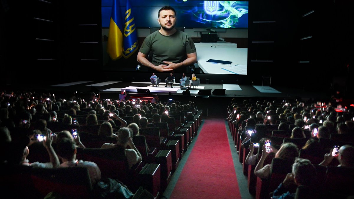 “The end of this war depends on the world’s attention” President Zelenskyy’s direct message to the #CannesLions creative community at today’s Creativity Under Bombs session reinforced the Ukrainian delegation's plea to #BeBraveLikeUkraine brave.ua