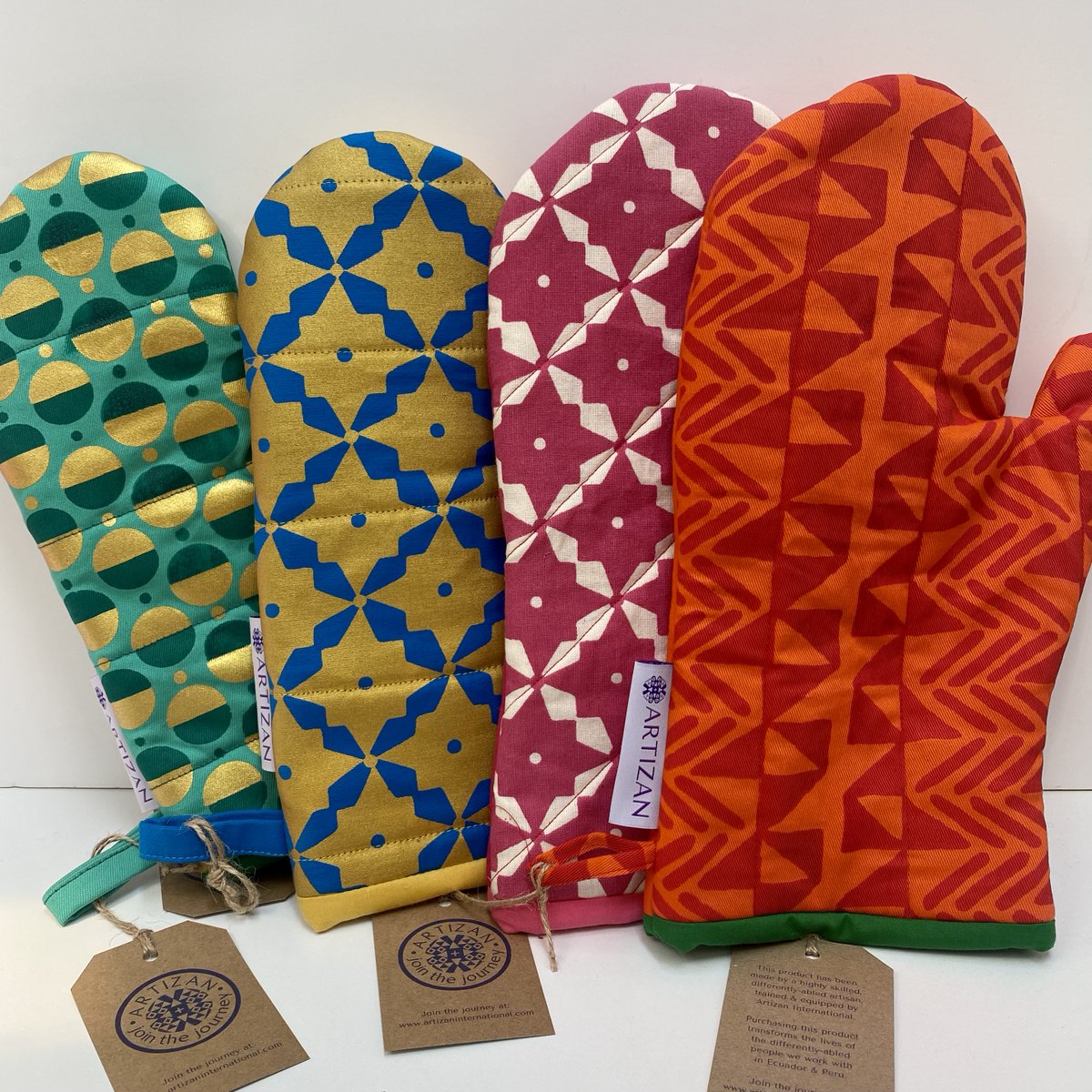 New Artizan stock!! 🧡🧡
These vibrant and colourful over gloves and wash bags are handmade and handprinted by skilled artisans in Ecuador🤩