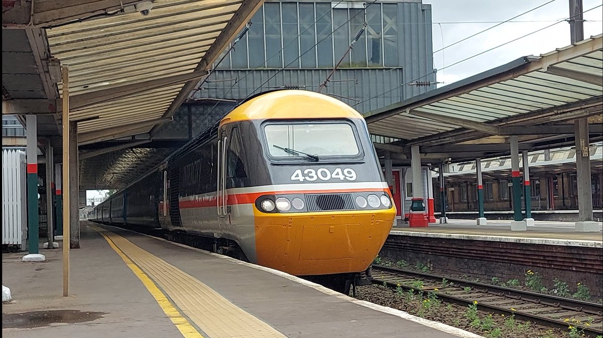 43049 Coasting through Preston back in May bound for the North. #locomotiveserieslimited #class43 #hst