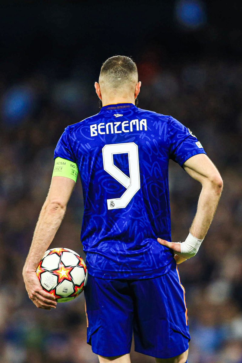 OmarYazid24's tweet photo. On est à 4 mois du Ballon d’Or et y’a plus de débat à ce sujet ptdrrrr… On va vers l’un des ballons d’or le plus INDISCUTABLE de l’histoire…

T’es un fumier @Benzema 😭🔥 https://t.co/JgpLw08Tc3